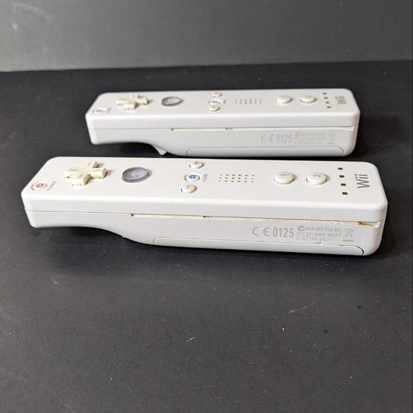 Genuine Nintendo Wii Wireless Remote Controllers OEM (Lot of 2) Tested Working - Picture 9 of 12